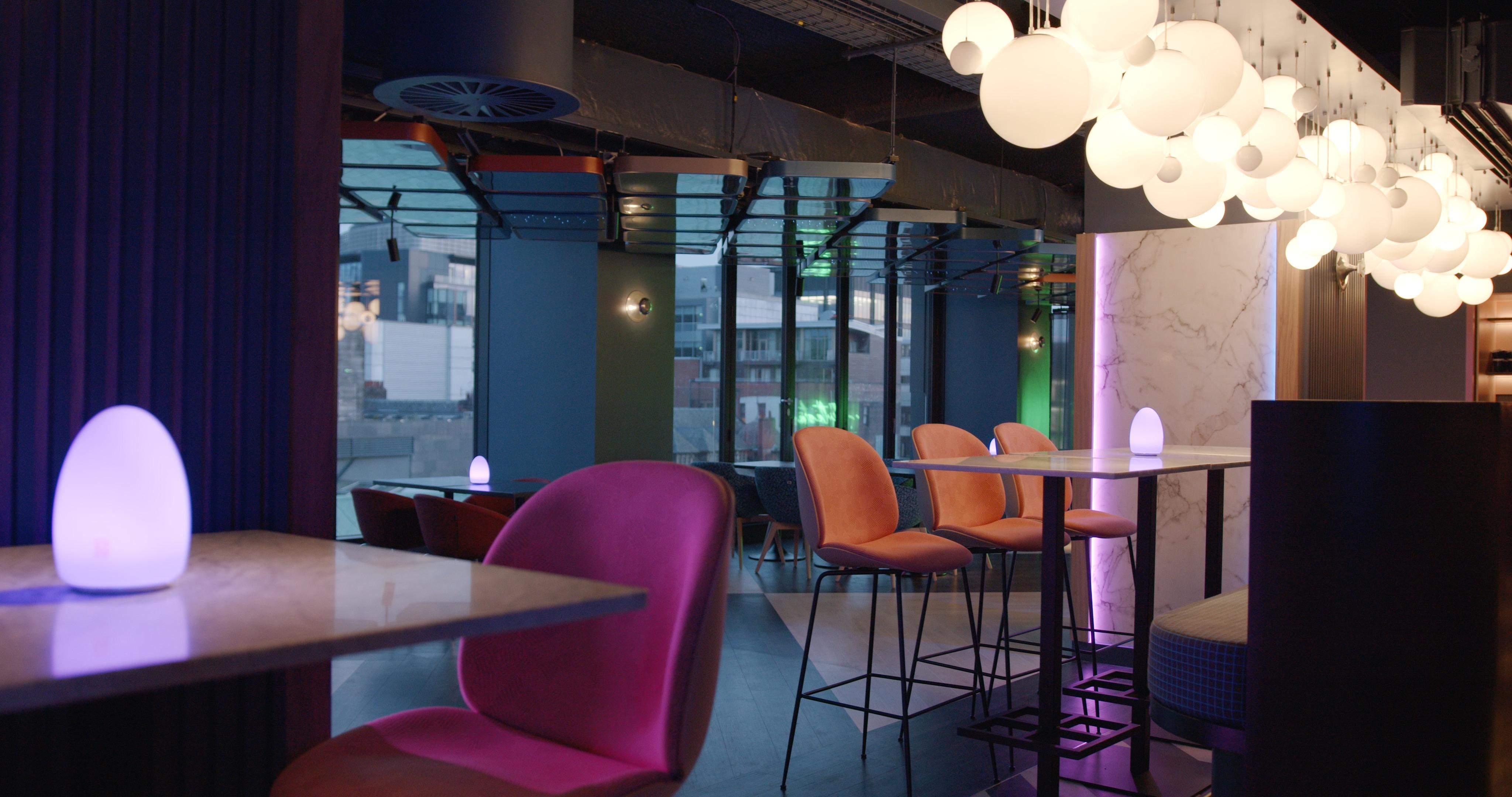 Yotel Glasgow Dış mekan fotoğraf Interior of the bar