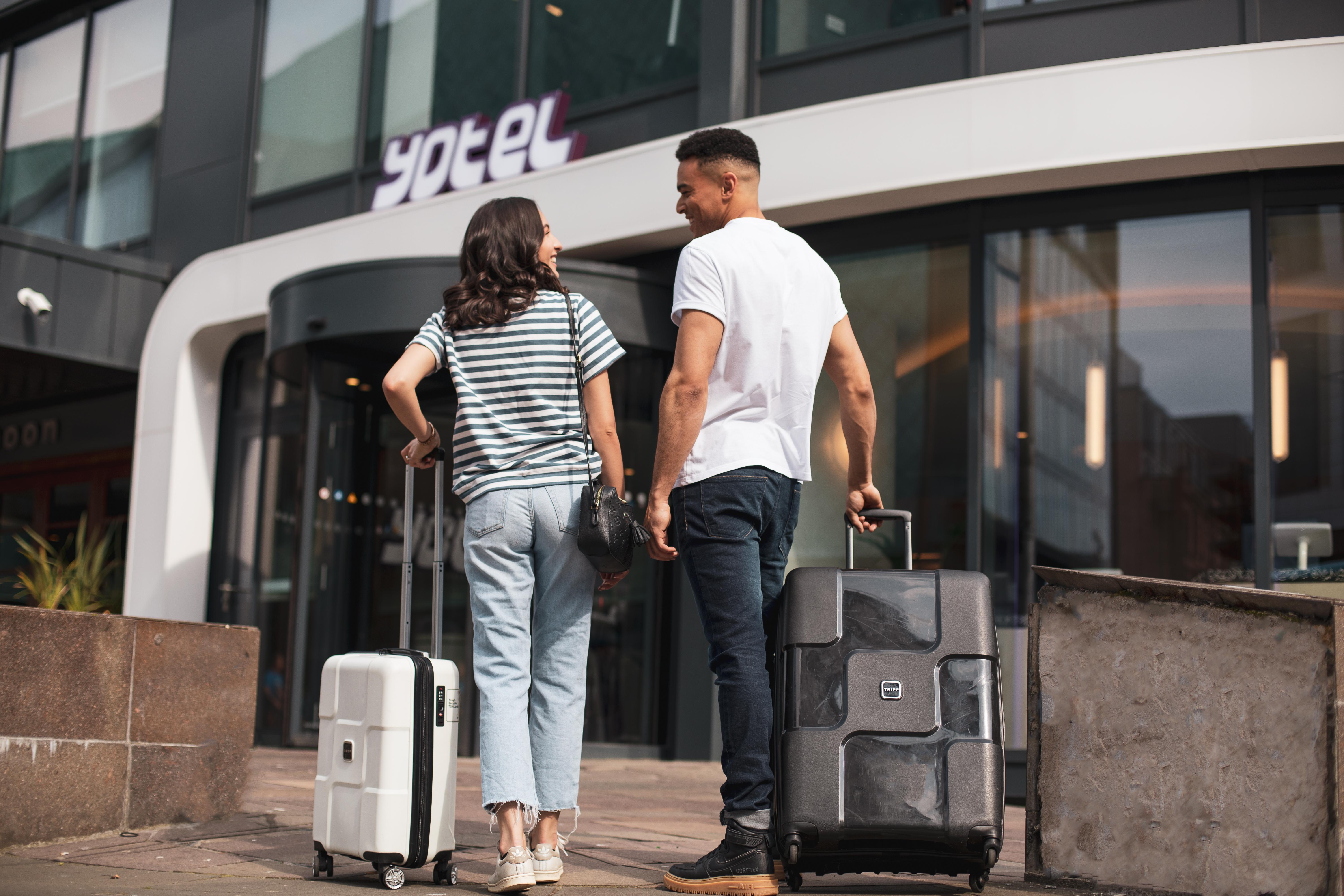Yotel Glasgow Dış mekan fotoğraf "I'm here to stay for a few days."